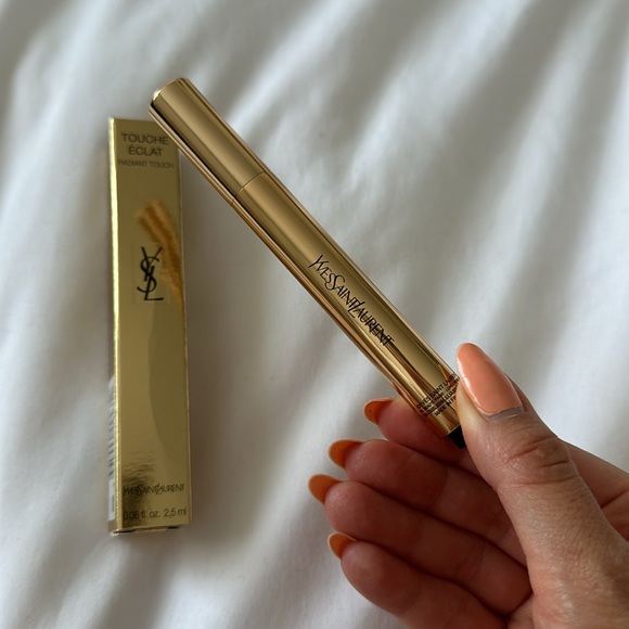 YSL Touche Éclat Awakening Concealer Click Pen- 2 Luminous Ivory - Picture 9 of 12